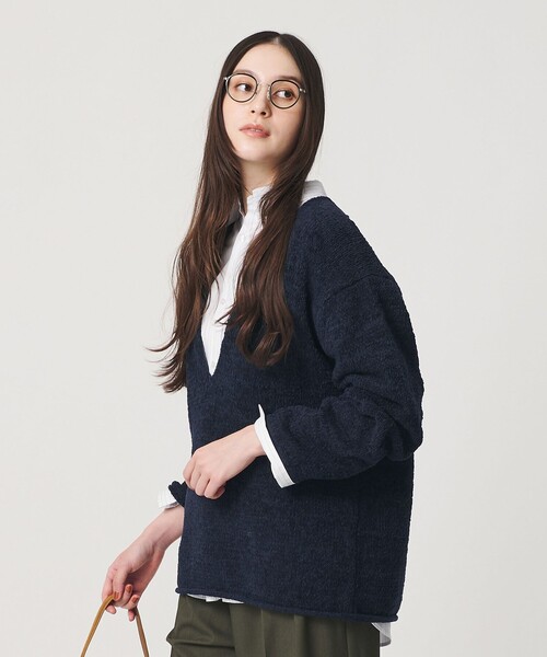 BEAUTY&YOUTH UNITED ARROWS（ビューティーアンドユースユナイテッドアローズ）の「テープヤーン ディープVネック ニット（ニット/セーター・レディース・ナチュラル/ネイビー/ダークブラウン・FREE）」の3枚目の写真