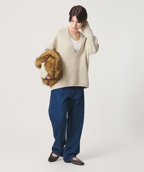 BEAUTY&YOUTH UNITED ARROWS（ビューティーアンドユースユナイテッドアローズ）の「テープヤーン ディープVネック ニット（ニット/セーター・レディース・ナチュラル/ネイビー/ダークブラウン・FREE）」の6枚目の写真