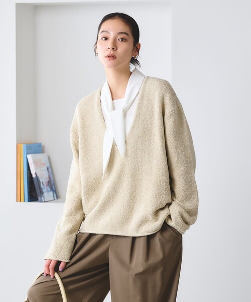 BEAUTY&YOUTH UNITED ARROWS（ビューティーアンドユースユナイテッドアローズ）の「テープヤーン ディープVネック ニット（ニット/セーター・レディース・ナチュラル/ネイビー/ダークブラウン・FREE）」の7枚目の写真
