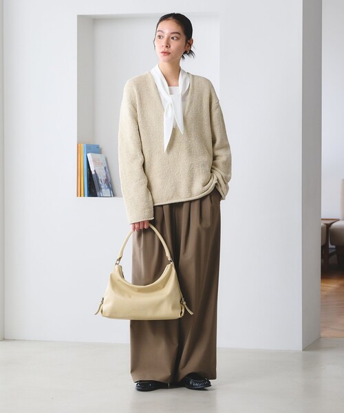 BEAUTY&YOUTH UNITED ARROWS（ビューティーアンドユースユナイテッドアローズ）の「テープヤーン ディープVネック ニット（ニット/セーター・レディース・ナチュラル/ネイビー/ダークブラウン・FREE）」の11枚目の写真