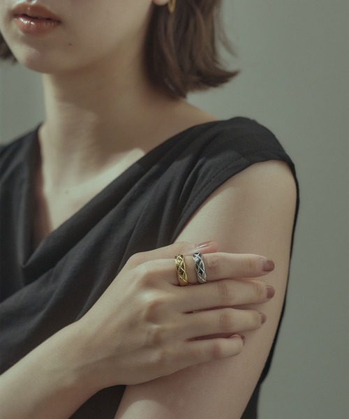 Jolie Toujours(ジョリトゥジュール)の「【汗や水に強い】〈ステンレス〉14号キルトラインリング(リング・レディース・ゴールド/シルバー・FREE)」の9枚目の写真