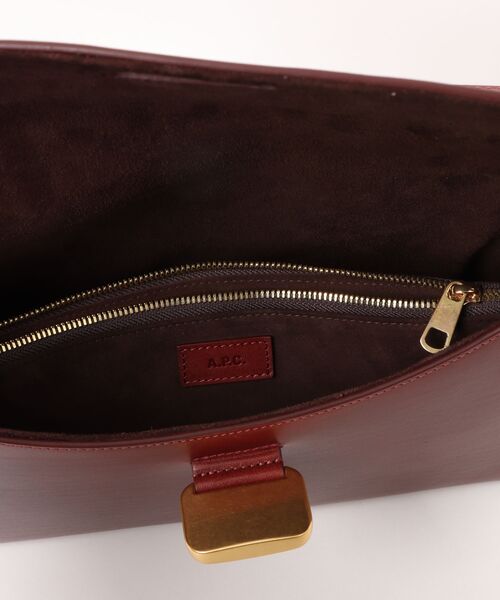 A.P.C.（アーペーセー）の「SAC SIMONE（ショルダーバッグ・レディース・ボルドー・ONESIZE）」の4枚目の写真