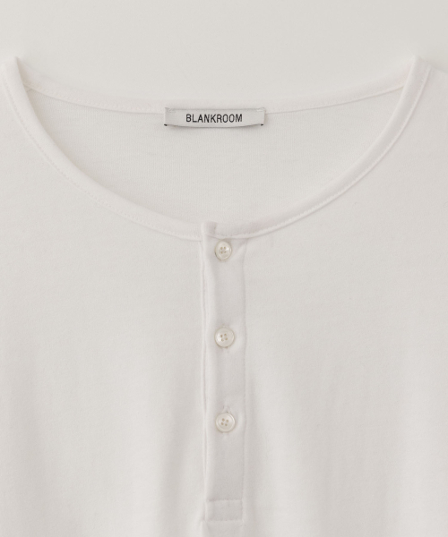 BLANKROOM(ブランクルーム)の「ノーブルヘンリーネックT_IVORY(Tシャツ/カットソー・メンズ・その他・1/2/3)」の2枚目の写真