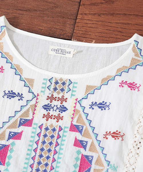 CUBE SUGAR(キューブシュガー)の「インド刺繍ブラウス(シャツ/ブラウス・レディース・ホワイト/ブラック・M)」の6枚目の写真