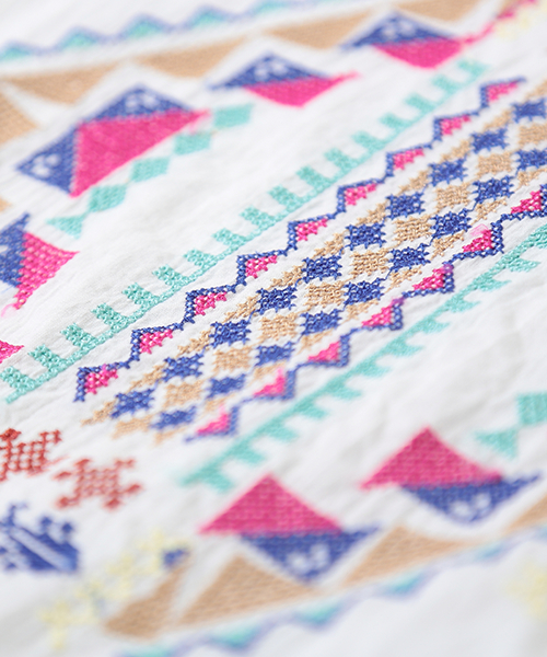 CUBE SUGAR(キューブシュガー)の「インド刺繍ブラウス(シャツ/ブラウス・レディース・ホワイト/ブラック・M)」の7枚目の写真