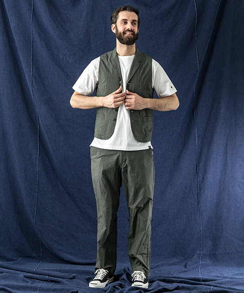 WORK NOT WORK URBAN RESEARCH（ワークノットワークアーバンリサーチ）の「WORK NOT WORK　タイプライターテーラードベスト（ベスト・メンズ・オリーブ・MEDIUM/SMALL/LARGE）」の2枚目の写真