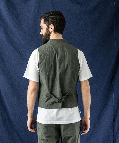 WORK NOT WORK URBAN RESEARCH（ワークノットワークアーバンリサーチ）の「WORK NOT WORK　タイプライターテーラードベスト（ベスト・メンズ・オリーブ・MEDIUM/SMALL/LARGE）」の4枚目の写真
