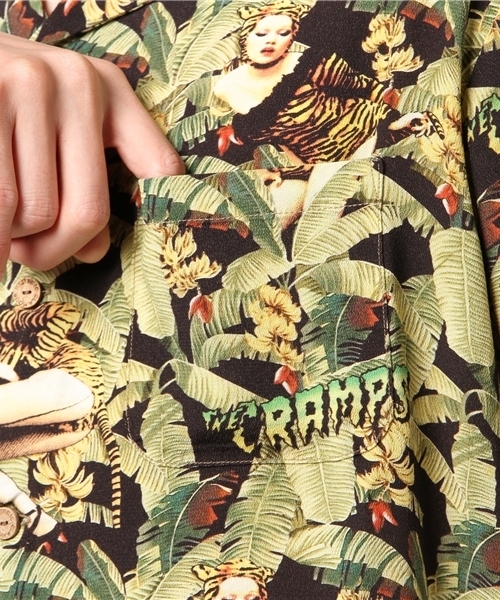 HYSTERIC GLAMOUR(ヒステリックグラマー)の「CR/CRAMPS BANANA総柄 アロハSH(シャツ/ブラウス・メンズ・その他2・SMALL/MEDIUM/LARGE)」の4枚目の写真