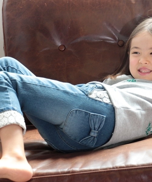 Rora（ローラ）の「ロールアップ デニム スキニーパンツ（デニムパンツ・キッズ・ワンウォッシュ・110cm/100cm/120cm/130cm/90㎝/140cm/150cm）」の2枚目の写真