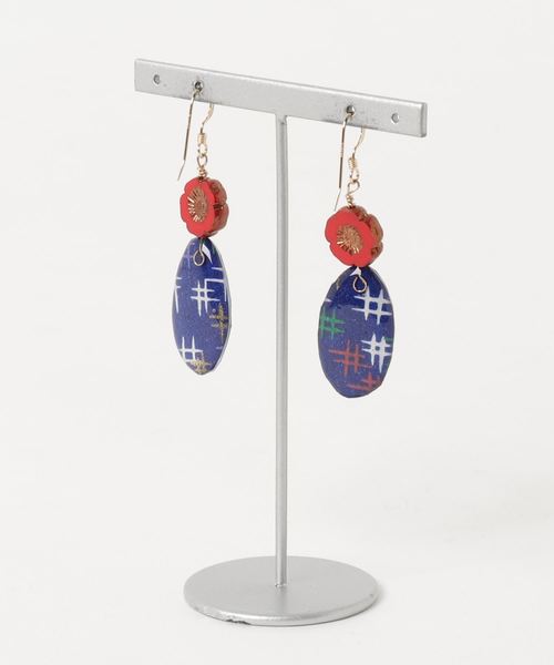TONE SELECT GOODS(トーンセレクトグッズ)の「【そそ屋】友禅フラワーピアス(ピアス(両耳用)・レディース・レッド・FREE)」の2枚目の写真