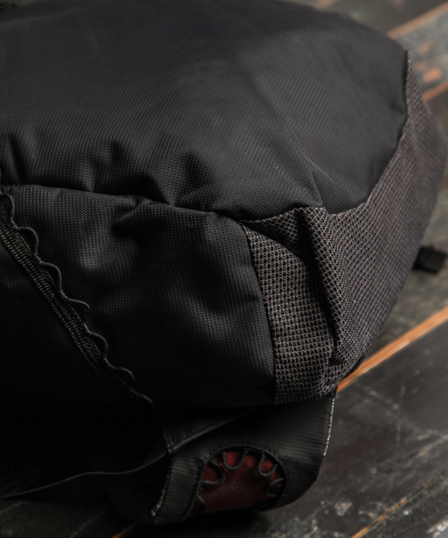 KLATTERMUSEN（クレッタルムーセン）の「【KLATTERMUSEN】ARVAKER ALPINE PACK (60L)（バックパック/リュック・メンズ・ブラック/レッド・FREE）」の4枚目の写真