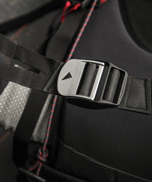 KLATTERMUSEN（クレッタルムーセン）の「【KLATTERMUSEN】ARVAKER ALPINE PACK (60L)（バックパック/リュック・メンズ・ブラック/レッド・FREE）」の9枚目の写真