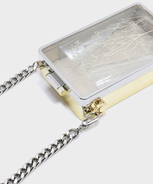 CHARLES & KEITH（チャールズ & キース）の「フローラルアクリルクラッチ / FLORAL ACRYLIC CLUTCH（クラッチバッグ・レディース・ホワイト/マルチ・S）」の9枚目の写真