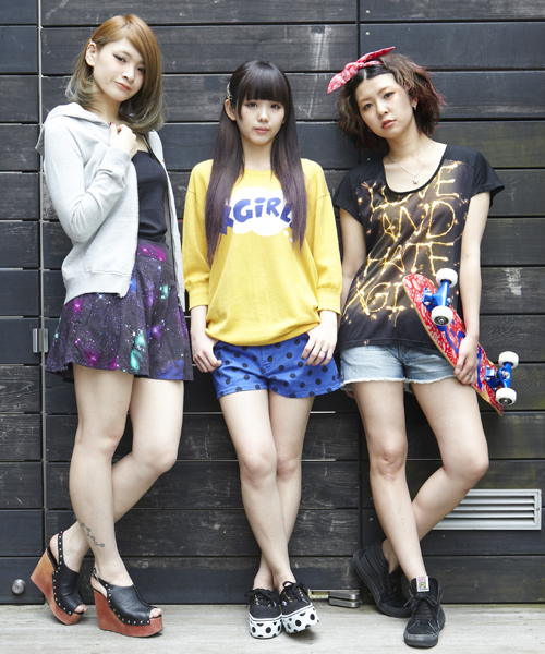 X-girl(エックスガール)の「VINTAGE STYLE SHORTS(デニムパンツ・レディース・ライトインディゴブルー・24inch/25inch/26inch/27inch)」の7枚目の写真