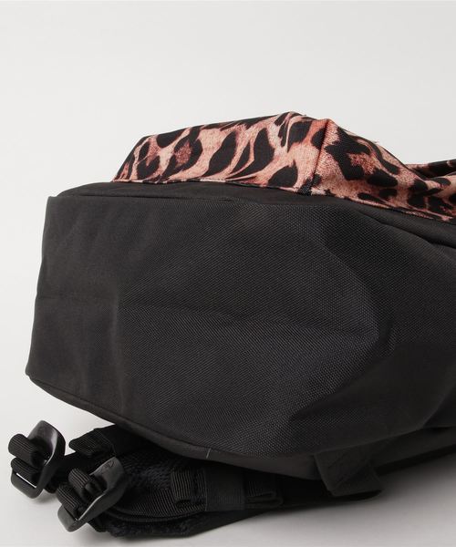 Herschel Supply（ハーシェルサプライ）の「Herschel Supply:CLASSIC MID（バックパック/リュック・レディース・ブラック/キャメル・ONE SIZE）」の4枚目の写真