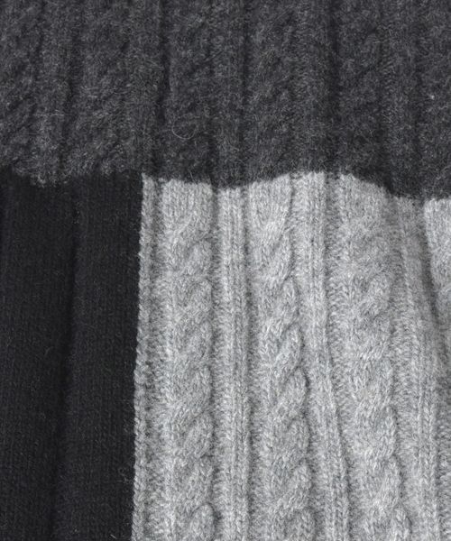 SHIPS JET BLUE（シップスジェットブルー）の「SHIPS JET BLUE: パッチワーク ジャカードニット（ニット/セーター・メンズ・チャコールグレー/ネイビー/オリーブ・SMALL/MEDIUM/LARGE/X-SMALL）」の9枚目の写真