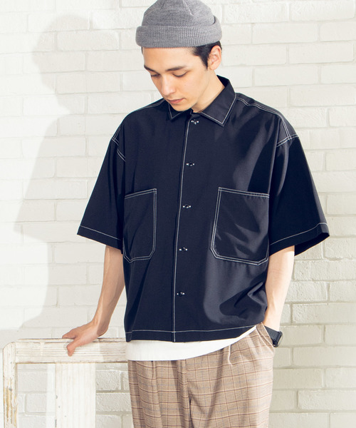 WEGO(ウィゴー)の「WEGO/配色ステッチ5分袖ビッグシルエットポプリンシャツ(シャツ/ブラウス・メンズ・ブラック/ベージュ/ネイビー・MEDIUM/LARGE)」の2枚目の写真