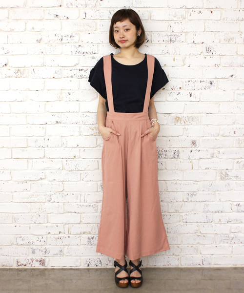 Kastane(カスタネ)の「【Kastane】サスペンダー付ワイドパンツ(その他パンツ・レディース・オフホワイト/ブラック/インディゴブルー/ピンクベージュ・FREE)」の4枚目の写真