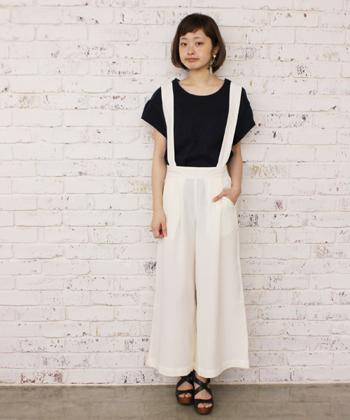 Kastane(カスタネ)の「【Kastane】サスペンダー付ワイドパンツ(その他パンツ・レディース・オフホワイト/ブラック/インディゴブルー/ピンクベージュ・FREE)」の2枚目の写真