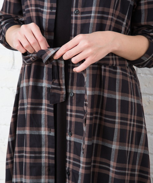 EVLOVE(イヴロヴ)の「【 大きいサイズ レディース 】 EVLOVE ( イヴロヴ ) ワンピース 綿レーヨン 先染め チェック サッシュ ロング シャツワンピ(シャツワンピース・レディース・ネイビー/ブラック系その他・13号/15号)」の12枚目の写真