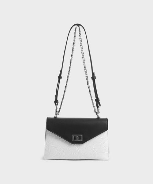 CHARLES & KEITH（チャールズ & キース）の「エンベロープバッグ / Envelope Bag（ショルダーバッグ・レディース・ホワイト/ブラック/ブルー/バーガンディー・S）」の2枚目の写真
