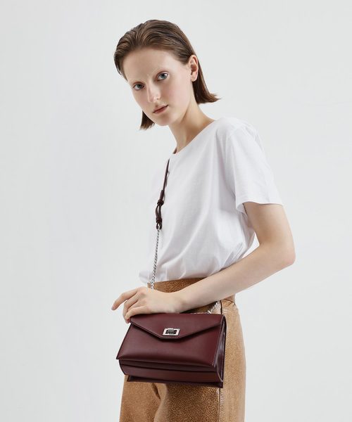 CHARLES & KEITH（チャールズ & キース）の「エンベロープバッグ / Envelope Bag（ショルダーバッグ・レディース・ホワイト/ブラック/ブルー/バーガンディー・S）」の13枚目の写真