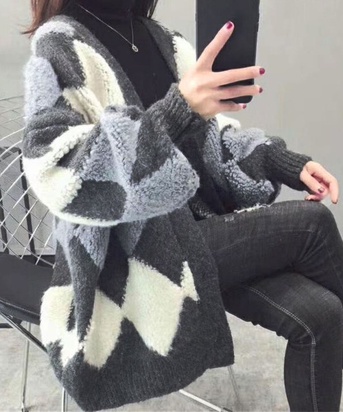 Amulet（アミュレット）の「アーガイル オーバーサイズ ボア ニットカーディガン（カーディガン/ボレロ・レディース・ネイビー/レッド/カーキ/グレー/ホワイト・FREE）」の3枚目の写真