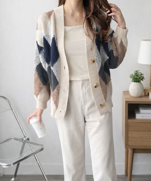 Amulet（アミュレット）の「アーガイル オーバーサイズ ボア ニットカーディガン（カーディガン/ボレロ・レディース・ネイビー/レッド/カーキ/グレー/ホワイト・FREE）」の21枚目の写真