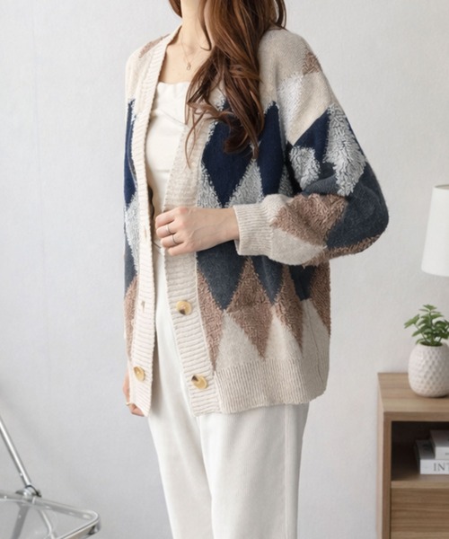 Amulet(アミュレット)の「アーガイル オーバーサイズ ボア ニットカーディガン(カーディガン/ボレロ・レディース・ネイビー/レッド/カーキ/グレー/ホワイト・FREE)」の13枚目の写真