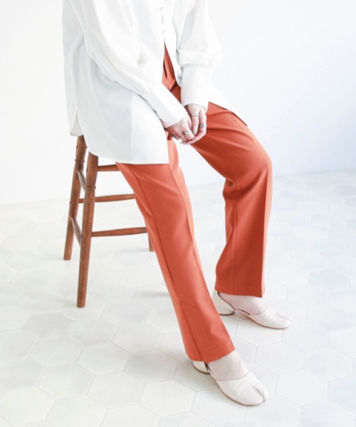 EPIMI E'PIMMY（エピミエピミー）の「《ZOZO限定》センタープレスサイドスリットスラックスパンツ（スラックス・レディース・ブラック/ベージュ/ブルー/パープル/オレンジ/モカ/カーキ/マスタード/ラベンダー・MEDIUM）」の9枚目の写真