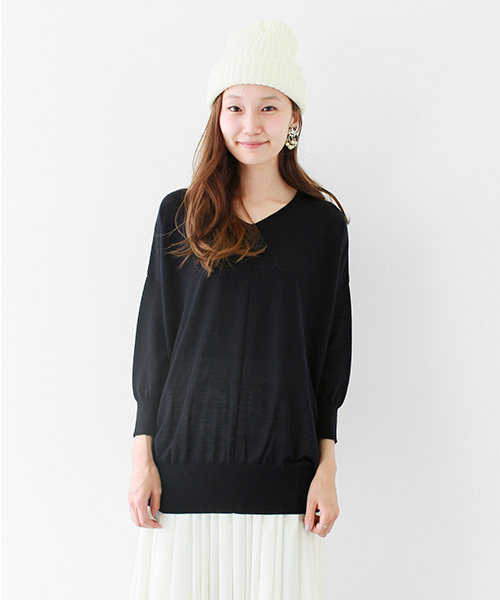 URBAN RESEARCH（アーバンリサーチ）の「UR Ｖネックルーズフィットニット（ニット/セーター・レディース・オフホワイト/トップグレー/グリーン/ネイビー/ピンクベージュ・FREE）」の8枚目の写真