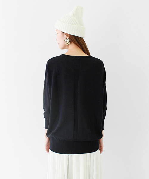 URBAN RESEARCH（アーバンリサーチ）の「UR Ｖネックルーズフィットニット（ニット/セーター・レディース・オフホワイト/トップグレー/グリーン/ネイビー/ピンクベージュ・FREE）」の10枚目の写真