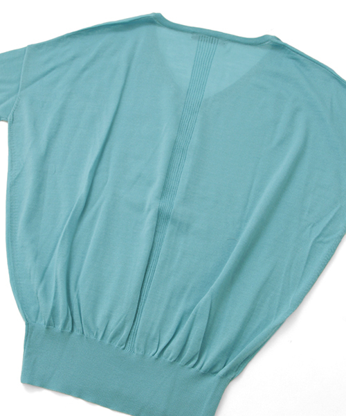 URBAN RESEARCH（アーバンリサーチ）の「UR Ｖネックルーズフィットニット（ニット/セーター・レディース・オフホワイト/トップグレー/グリーン/ネイビー/ピンクベージュ・FREE）」の7枚目の写真