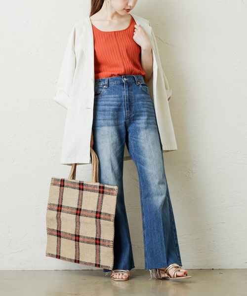 natural couture(ナチュラルクチュール)の「長さ変えれるフレアデニム(デニムパンツ・レディース・インディゴブルー/ブルー・SMALL/MEDIUM)」の1枚目の写真