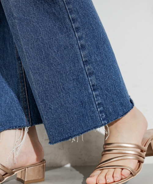 natural couture(ナチュラルクチュール)の「長さ変えれるフレアデニム(デニムパンツ・レディース・インディゴブルー/ブルー・SMALL/MEDIUM)」の16枚目の写真