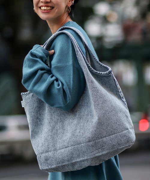 JOURNAL STANDARD relume（ジャーナルスタンダード　レリューム）の「CALIFORNIA IMILE CARRY BAGショッピングトート（トートバッグ・メンズ・ブラック/ブラック系その他/グレー/ライトグレー/クリアブルー/スカイブルー・FREE）」の6枚目の写真