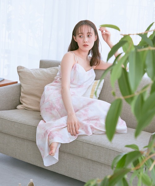 VIS(ビス)の「【コラーゲン加工】【ViSage】リサイクルサテンタイダイ柄キャミソール(ルームウェア/パジャマ・レディース・ピンク系その他2/ブルー系その他4・FREE)」の11枚目の写真