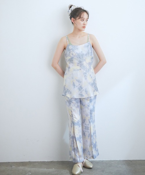 VIS(ビス)の「【コラーゲン加工】【ViSage】リサイクルサテンタイダイ柄キャミソール(ルームウェア/パジャマ・レディース・ピンク系その他2/ブルー系その他4・FREE)」の14枚目の写真