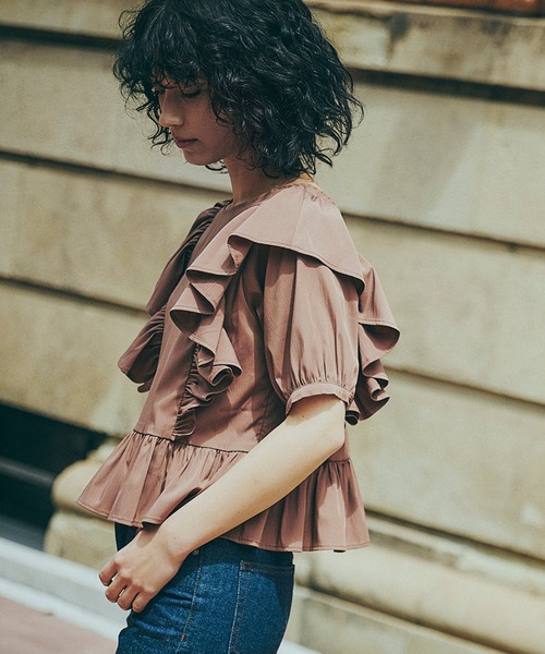 Andemiu（アンデミュウ）の「【二の腕美人】ペプラムフリルブラウス953947（シャツ/ブラウス・レディース・ブラウン/ブラック/オフホワイト・FREE）」の3枚目の写真