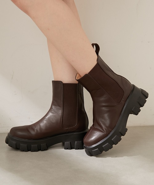 Chico(チコ)の「【新色追加】サイドゴアボリュームショートブーツ(ブーツ・レディース・カーキ/ブラック/アイボリー/ブラウン・LARGE/SMALL/MEDIUM)」の4枚目の写真