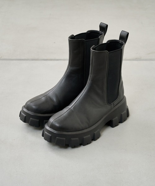 Chico(チコ)の「【新色追加】サイドゴアボリュームショートブーツ(ブーツ・レディース・カーキ/ブラック/アイボリー/ブラウン・LARGE/SMALL/MEDIUM)」の6枚目の写真