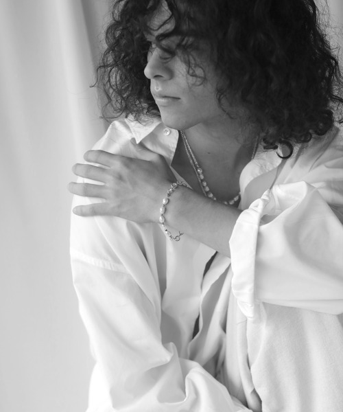 JOEN（ジョエン）の「JOEN(ジョエン)淡水バロックパール×シルバー925コーティング 日本製 5連パールブレスレット / シルバー925コーティング 日本製ハーフダブルチェーンブレスレット（ブレスレット・メンズ・ホワイト/シルバー・FREE）」の12枚目の写真