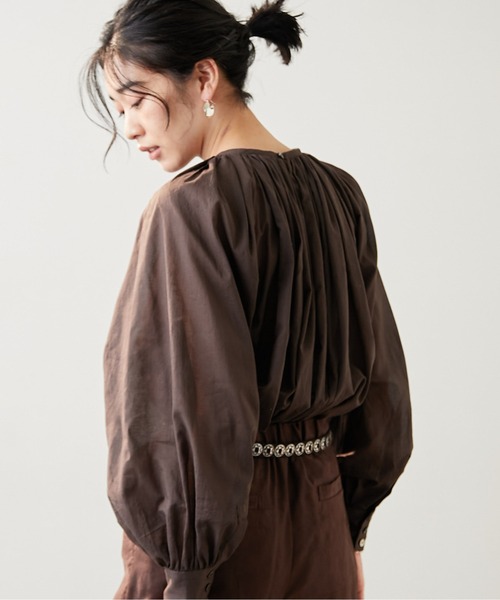 Whim Gazette（ウィムガゼット）の「ローンクルーネックブラウス（シャツ/ブラウス・レディース・サックスブルー/ダークブラウン・FREE）」の2枚目の写真