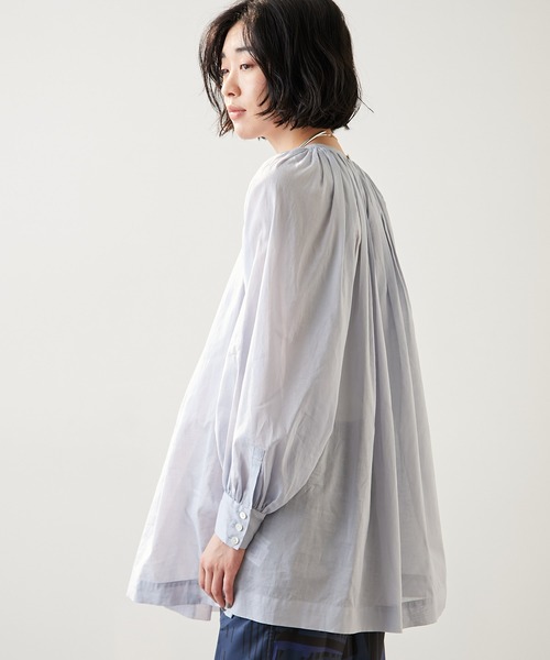 Whim Gazette（ウィムガゼット）の「ローンクルーネックブラウス（シャツ/ブラウス・レディース・サックスブルー/ダークブラウン・FREE）」の6枚目の写真