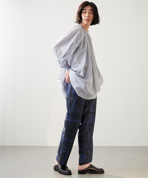 Whim Gazette（ウィムガゼット）の「ローンクルーネックブラウス（シャツ/ブラウス・レディース・サックスブルー/ダークブラウン・FREE）」の13枚目の写真