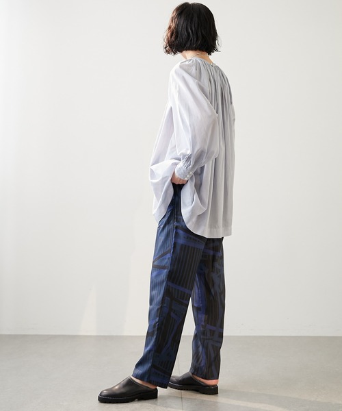 Whim Gazette（ウィムガゼット）の「ローンクルーネックブラウス（シャツ/ブラウス・レディース・サックスブルー/ダークブラウン・FREE）」の8枚目の写真