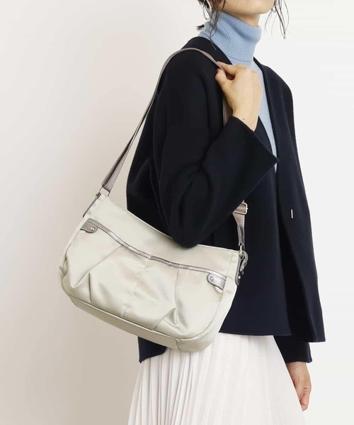 MK MICHEL KLEIN（エムケーミッシェルクラン）の「【撥水】タックデザインショルダーバッグ（ショルダーバッグ・レディース・チャコールグレー/ライトグレー/ピンク・00）」の3枚目の写真