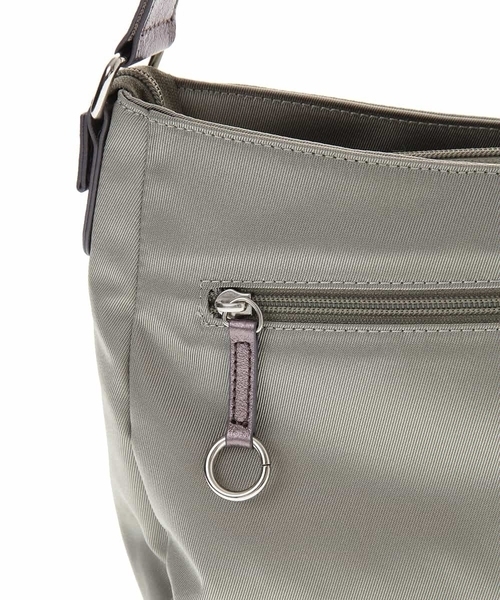 MK MICHEL KLEIN（エムケーミッシェルクラン）の「【撥水】タックデザインショルダーバッグ（ショルダーバッグ・レディース・チャコールグレー/ライトグレー/ピンク・00）」の11枚目の写真