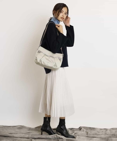 MK MICHEL KLEIN（エムケーミッシェルクラン）の「【撥水】タックデザインショルダーバッグ（ショルダーバッグ・レディース・チャコールグレー/ライトグレー/ピンク・00）」の19枚目の写真