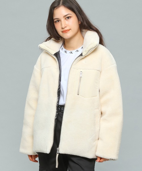Calvin Klein Jeans(カルヴァンクラインジーンズ)の「バック エンブロイダリー シェルパ ジャケット(その他アウター・レディース・ナチュラル・L/XS/M/S)」の1枚目の写真